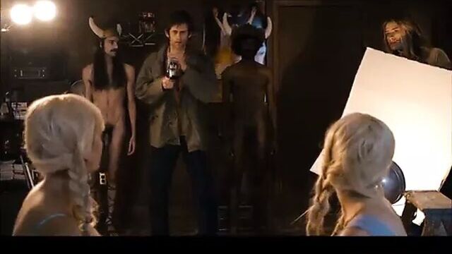 Камшот на лицо Maggie Gyllenhaal