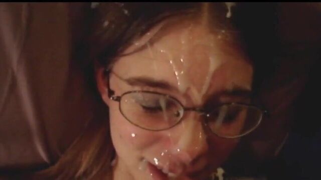 Сперма на лице в любительском видео