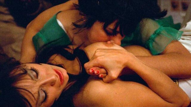 Poupee Bocar обнаженная лесбо-сцена на scandalplanet.com