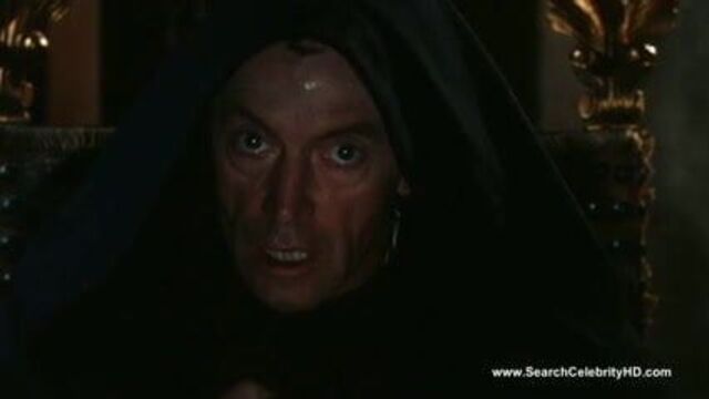 Rona De Ricci обнаженная - яма и маятник (1990)