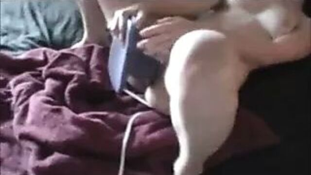 Соня завязывает дилдо Xar