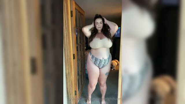 Ashleighdunn просто наслаждается