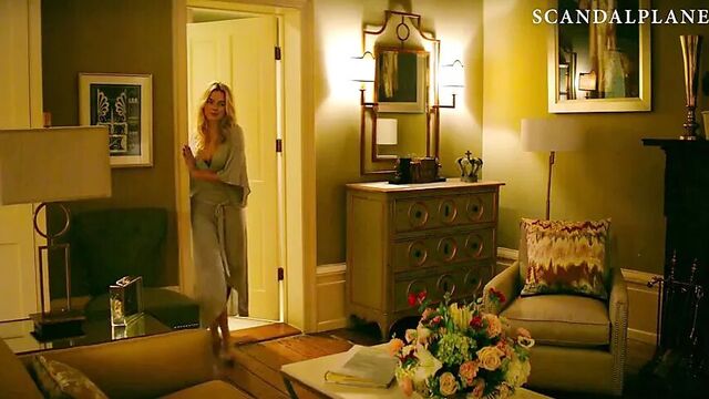 Обнаженные сиськи Margot Robbie в фокусе на scandalplanetcom