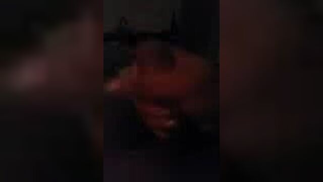 Ts Rhed дрочит хуй