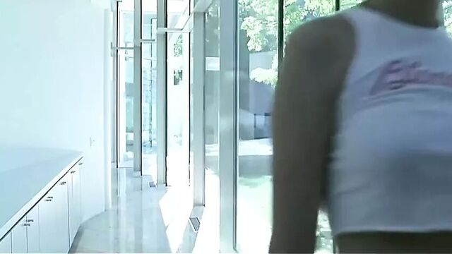 Kirsten Dunst без лифчика