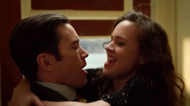 Железный фистинг Netflix: знаменитость Natalie Smith со сценой секса в шкафу