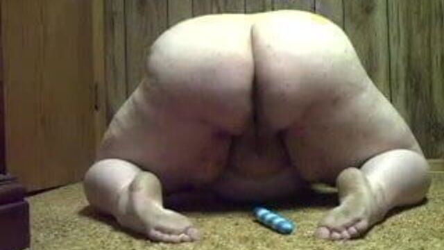 Она кончает