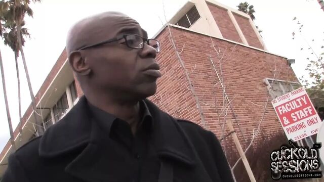 Nika Noire на сессиях куколда