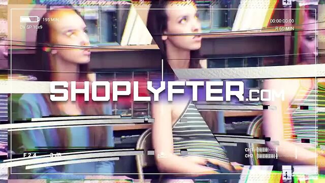 Счастливый ебарь берет интервью у горячей и харизматичной Roxie Sinner