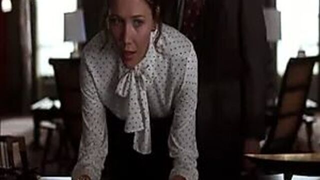 Maggie Gyllenhaal отшлепали