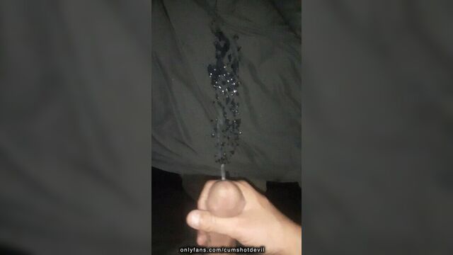 Камшот-дьявол снимает еще один огромный душ в сперме