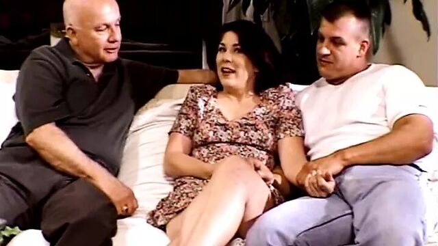 Новая домохозяйка хочет секс-приключение