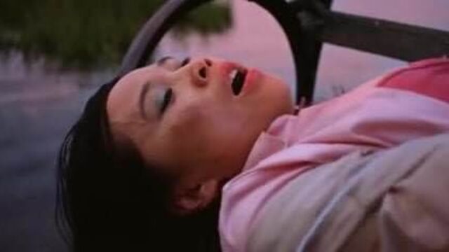 Sook Yin Lee (сцена с коротким автобусом)