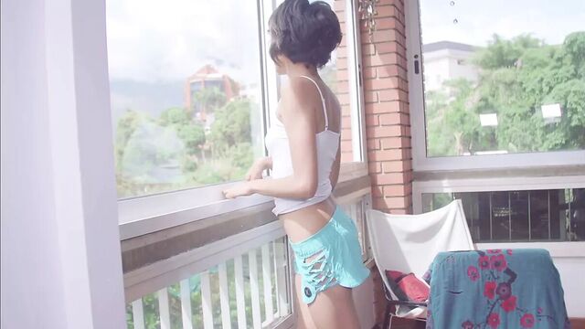 Крошечные сиськи и брекеты