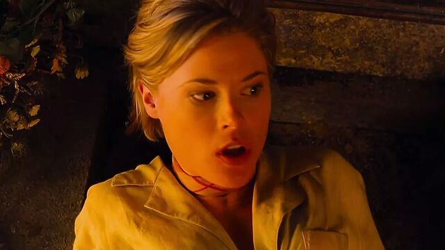 Julie Bowen - американский оборотень в Париже