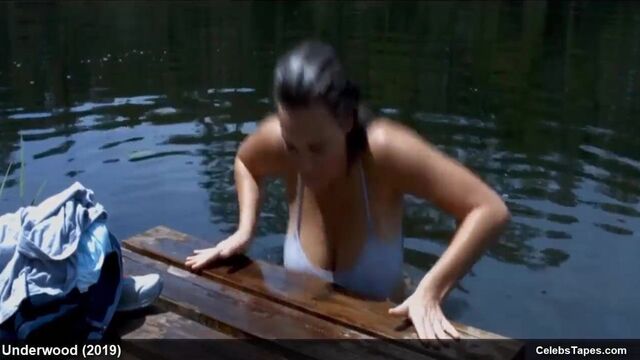 Michelle McCurry обнаженная в душе и мокром нижнем белье, сцены