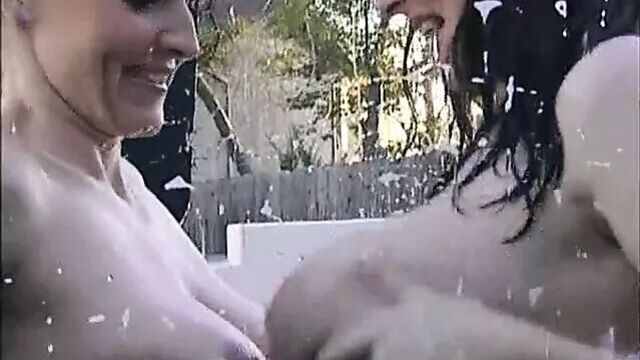 Danni Ashe - супер грудастая автомойка