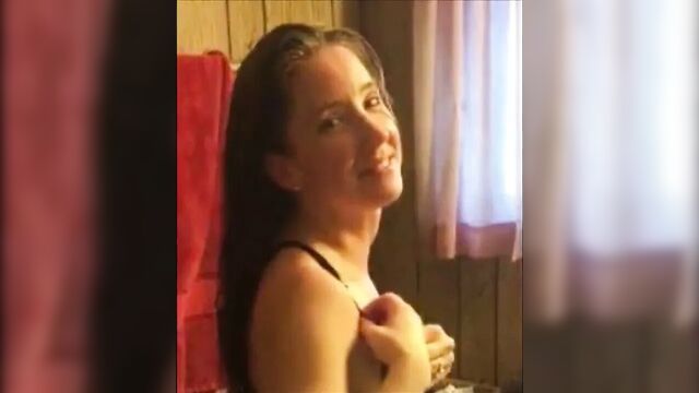 Хотвайф снимает презерватив с большого черного члена для рискованного кримпая