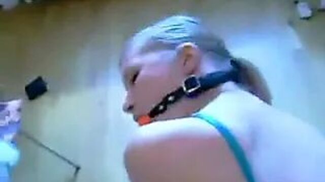 Подружке заткнули рот кляпом и анально долбили!