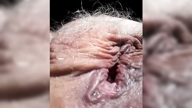 Показываю мою старую морщинистую пизду!