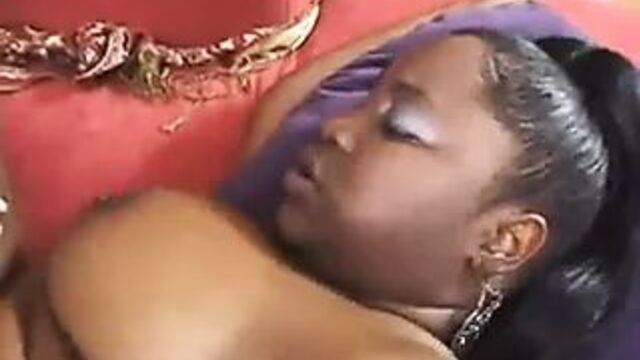 Mz Booty - офигенная задница в поппине