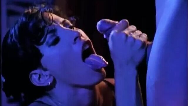 Lezley Zen делает Eric Masterson минет, пока он не кончит