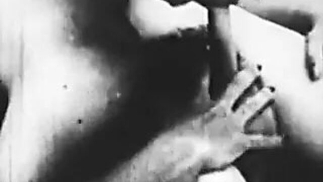 Сюрприз волосатой киски прямо дома (винтаж 1950-х)