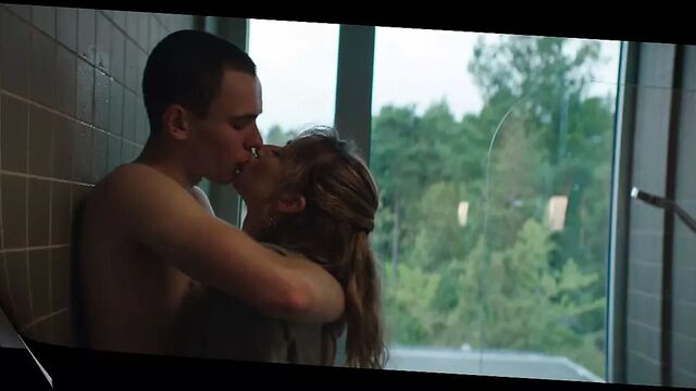 Пожилая женщина и молодой мужчина №8