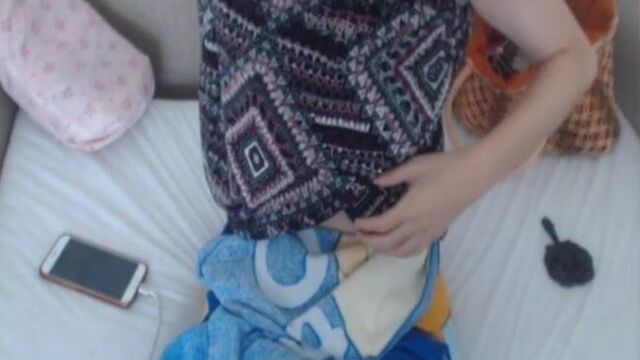 Японская мать обожает пасынка и деньги