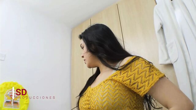 Я трахаю свою сводную сестру Melanie в обмен на то, что я плачу за ее концерт - Melanie Caceres - испанское порно