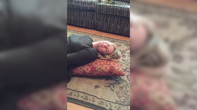 Настоящую жену трахнули муж и друг.