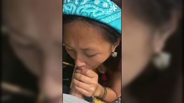 Азиатский минет и камшот на каяке