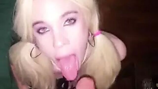Кроссдрессер трахнули в рот