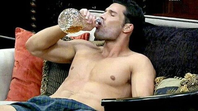 Aaron O'Connell без рубашки и нижнего белья, видео