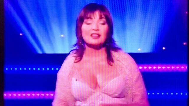 Огромные сиськи Lorraine Kelly