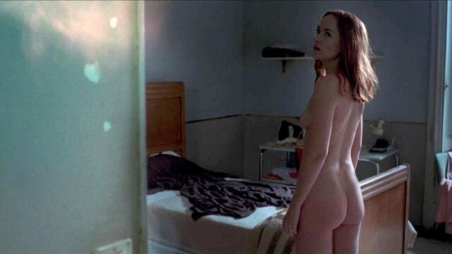 Обнаженная сцена с Dakota Johnson в Suspiria на scandalplanet.com