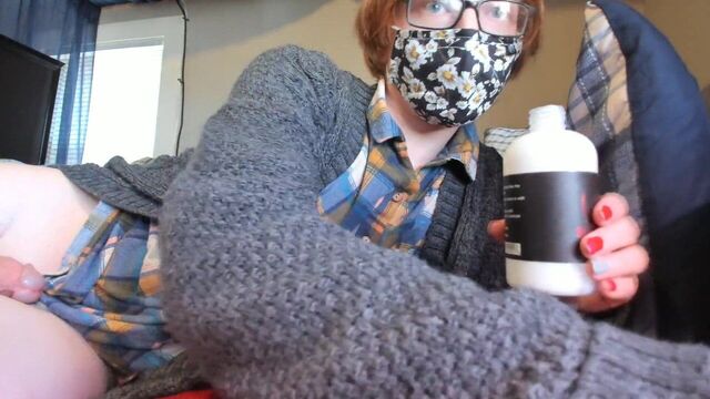 Трение подушкой и трах в рот