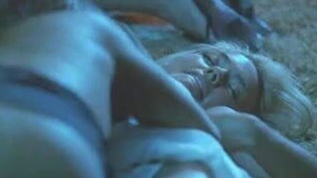 Kelly Carlson - сосок 05