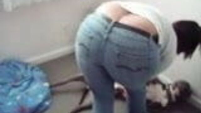 Тугие джинсы и бикини