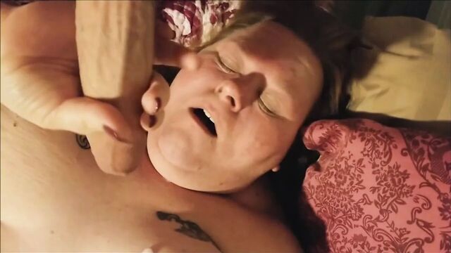 Толстая бабушка глубоко заглатывает мой член