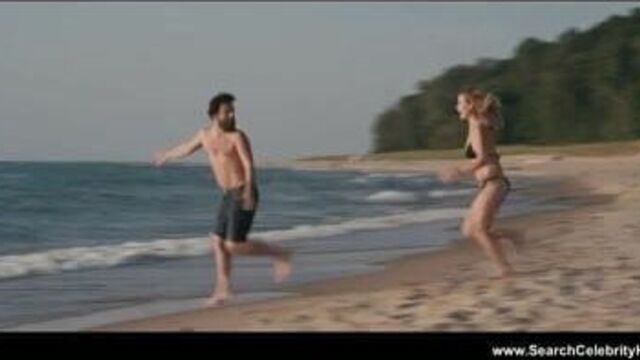 Olivia Wilde обнаженная - друзья по питью (2013)