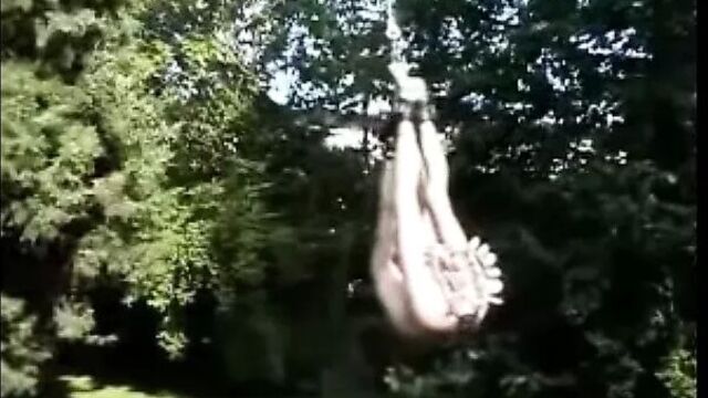 Iam пирсингованная экстремальная киска с пирсингом растягивается