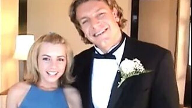 Горячую юную блондинку трахнул большой член после выпускного вечера