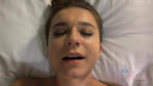 Kharlie Stone обожала кримпай утром