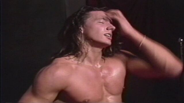 Steve Ryder A.K.A. Danny Celaya - стриптизерша трахает сучку