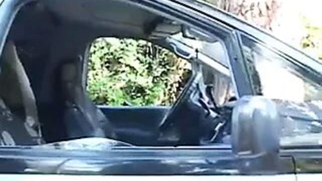 Милфа соблазняет младшую девушку