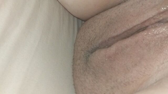 Пухлая киска жены сзади