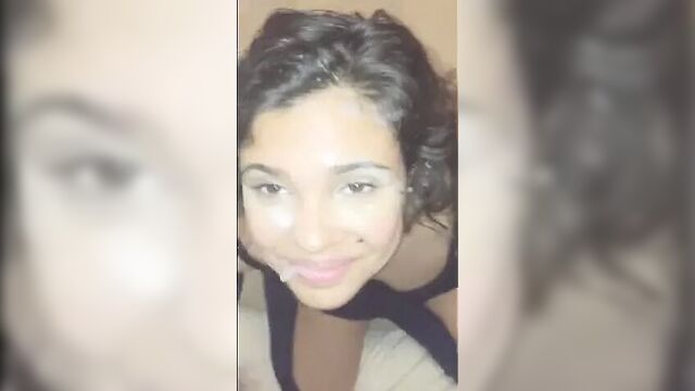 Сексуальная 18-летняя латина делает минет и получает камшот на лицо