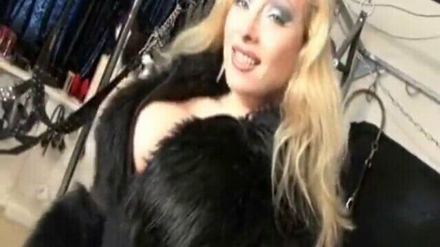 Милфа в шубе