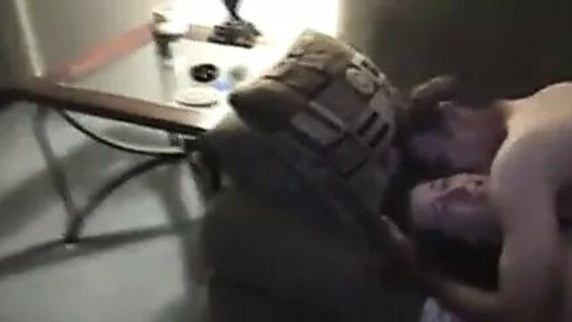 Сексуальную жену с большими сиськами передали гостю